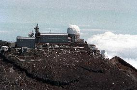 U.S. institute awards plaque to Mt. Fuji radar
